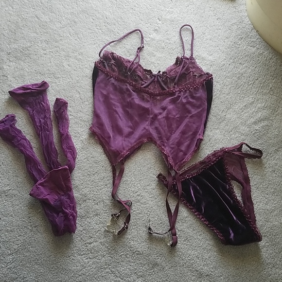 2 piece lingerie velvet and lace - Picture 5 of 5